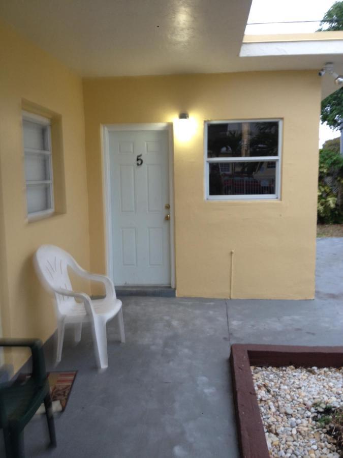 1 Bedroom Apt Near Coconut Grove Майами Экстерьер фото