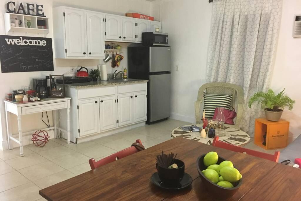 1 Bedroom Apt Near Coconut Grove Майами Экстерьер фото